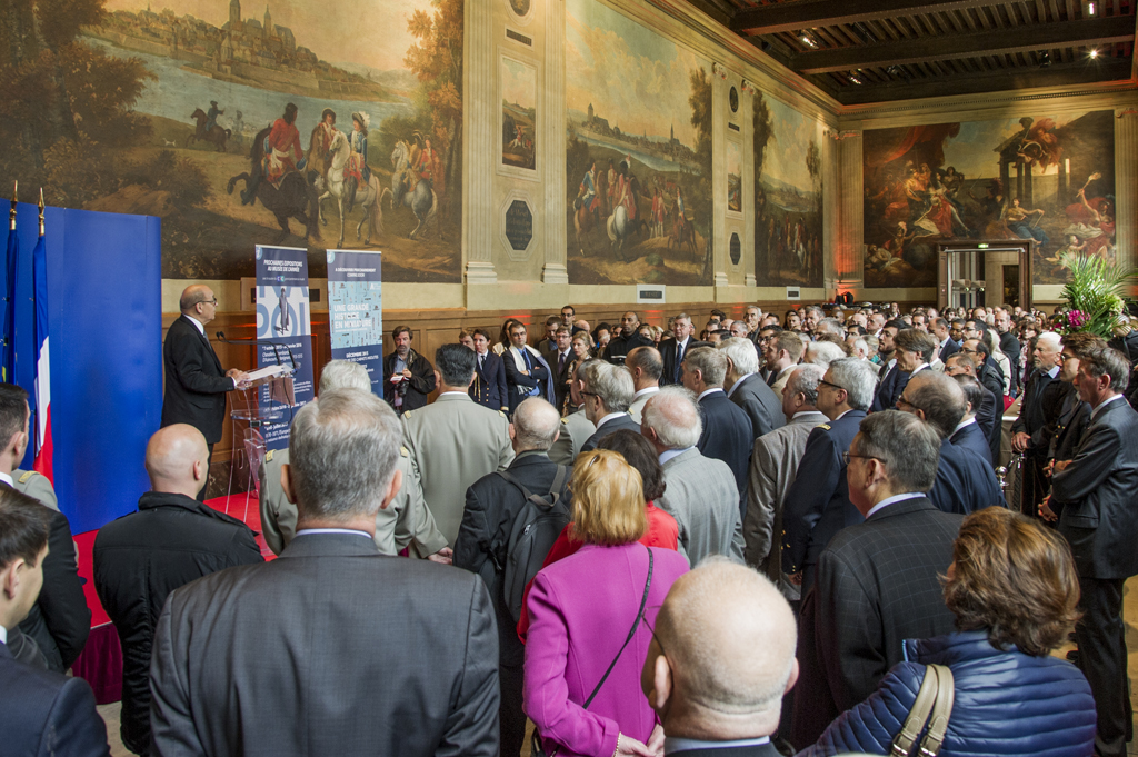 Monsieur le ministre de la Défense, Jean-Yves le Drian a inauguré l’exposition Chevaliers et bombardes. D’Azincourt à Marignan, 1415-1515. DR