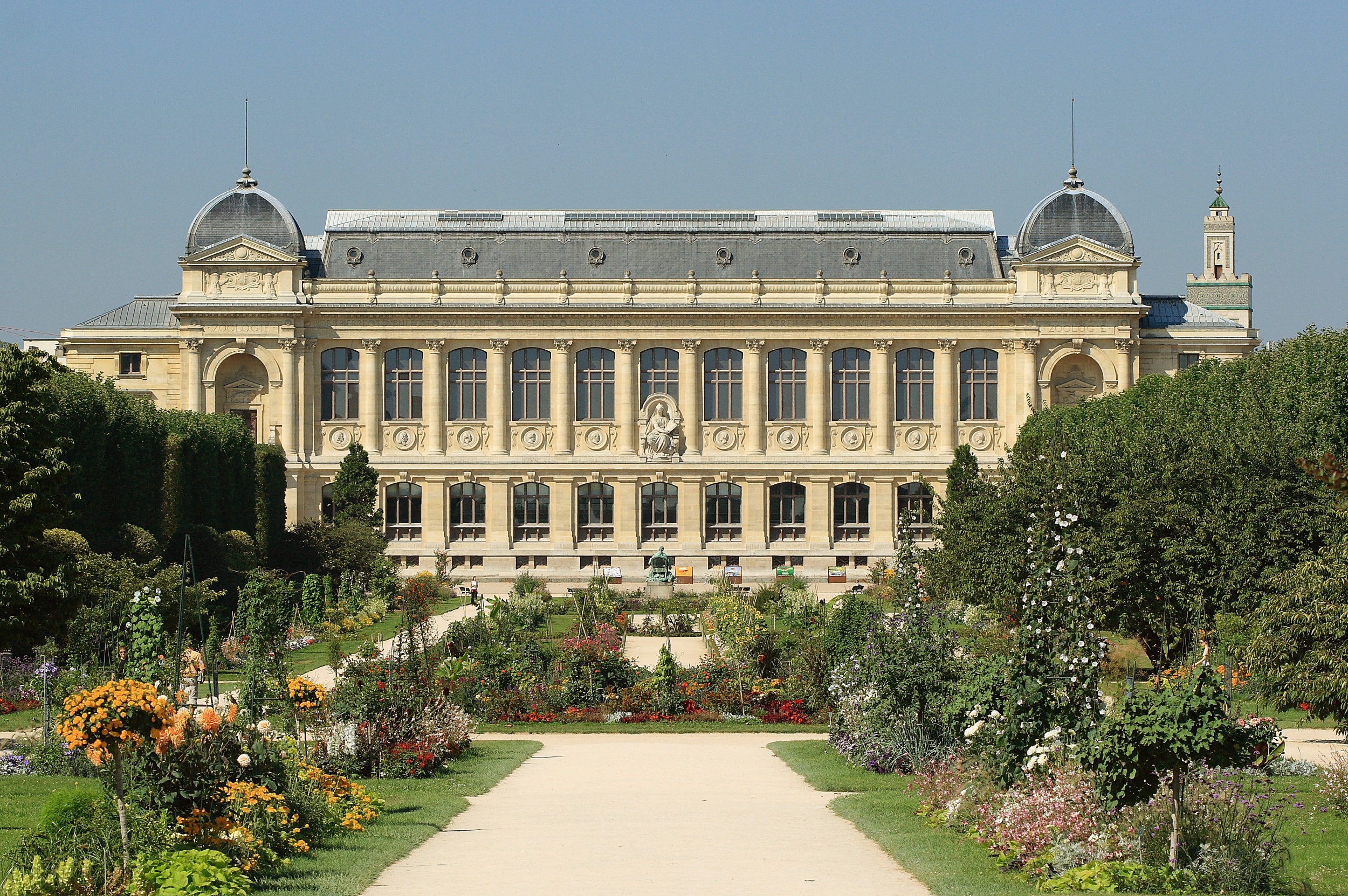 Le muséum d'histoire naturelle, dans le jardin des plantes, à Paris. © Benh LIEU SONG