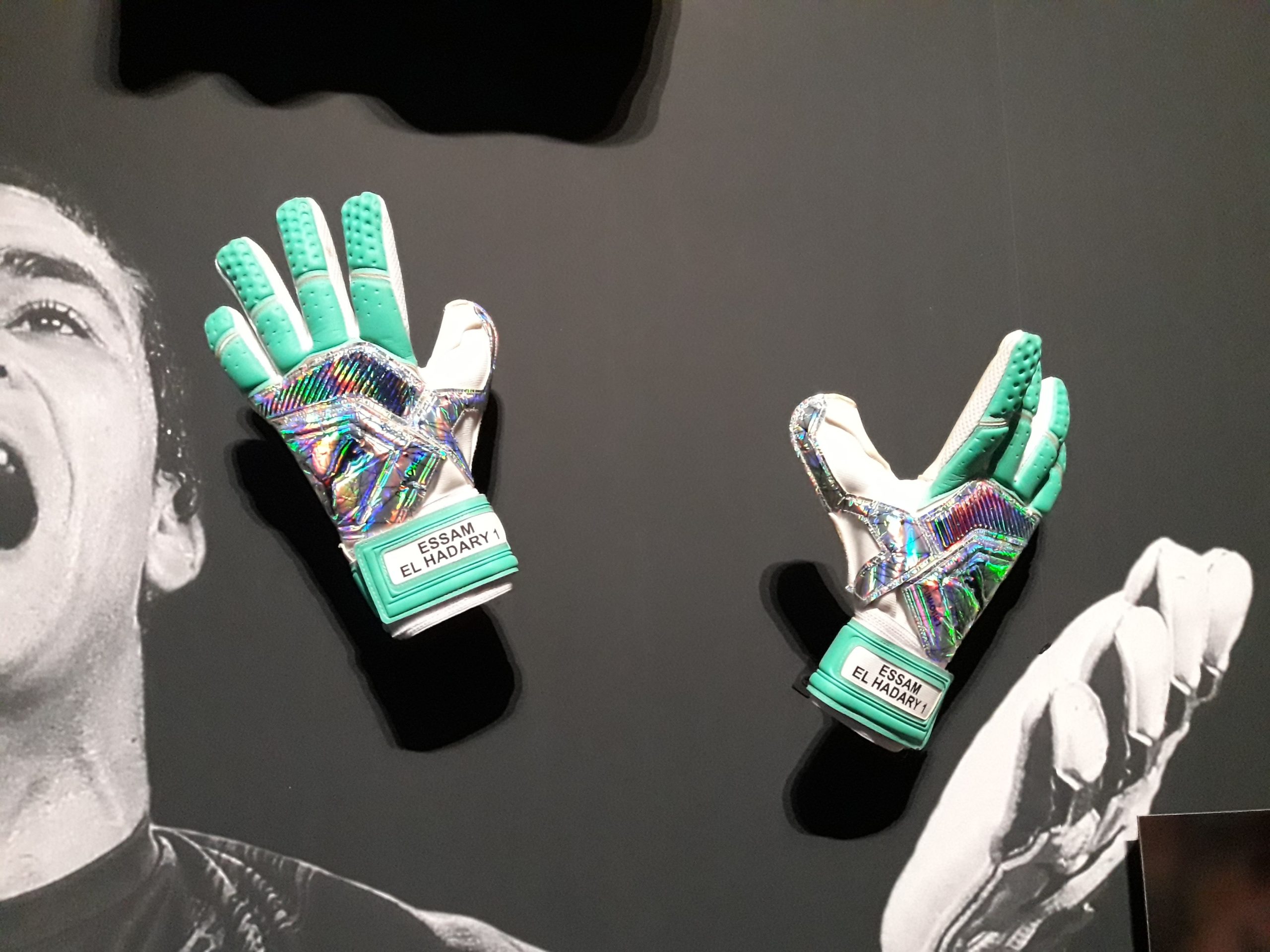 Gants du gardien de but Essam El-Hadary