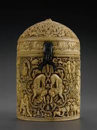 La Pyxide d’Al-Mughira - https://artsislamiqueenandalousie.files.wordpress.com/ DR