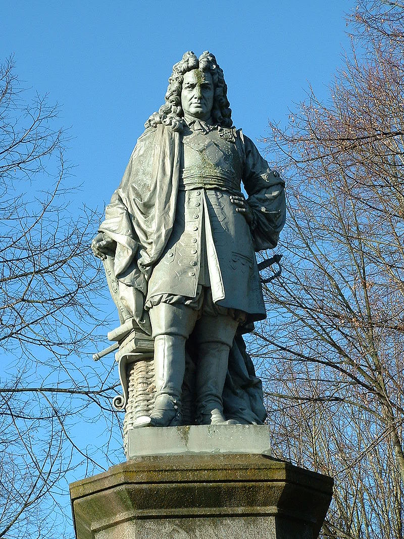 Auguste Bartholdi, détail du Monument à Vauban (1873) à Avallon. Libre de droits.