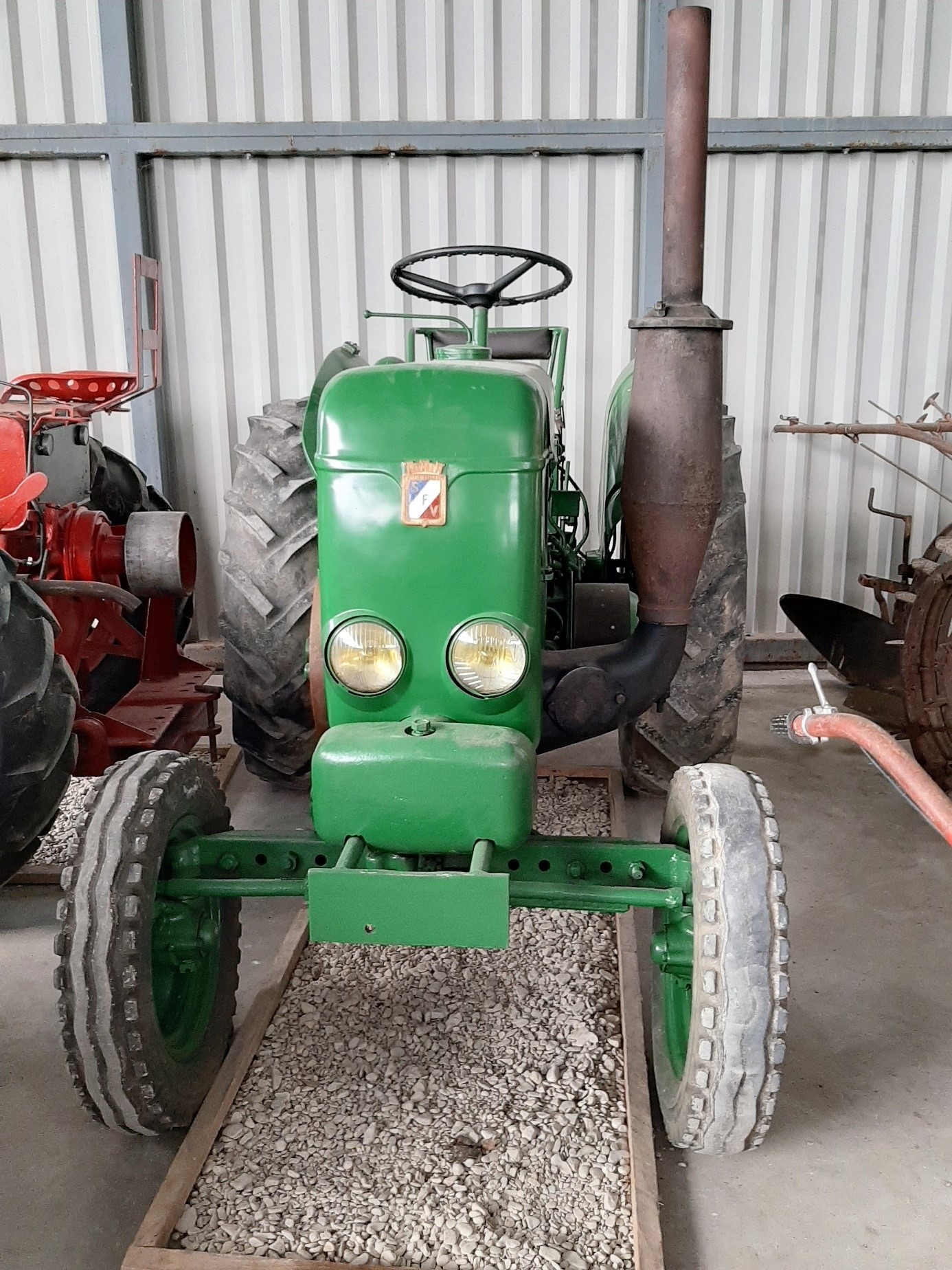 Photo 12 Tracteur (Richard Dupuis) Tracteur SFV société française de Vierzon