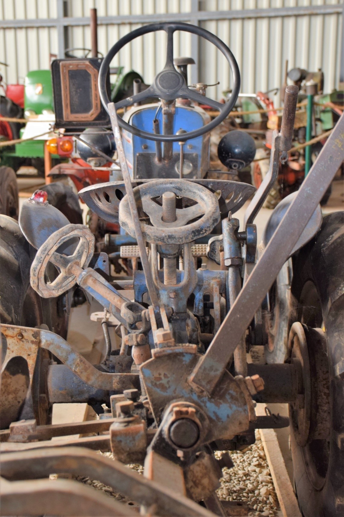 Photo 7 (Richard DUPUIS) Matériel en rénovation, musée de la Bertauge
