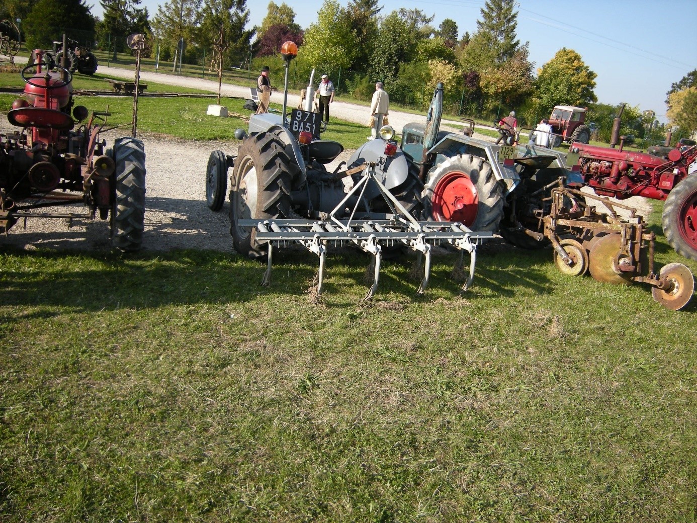 Photo 8 (Richard DUPUIS) Tracteur « petit gris » FERGUSON et attelage charrue de Belfast