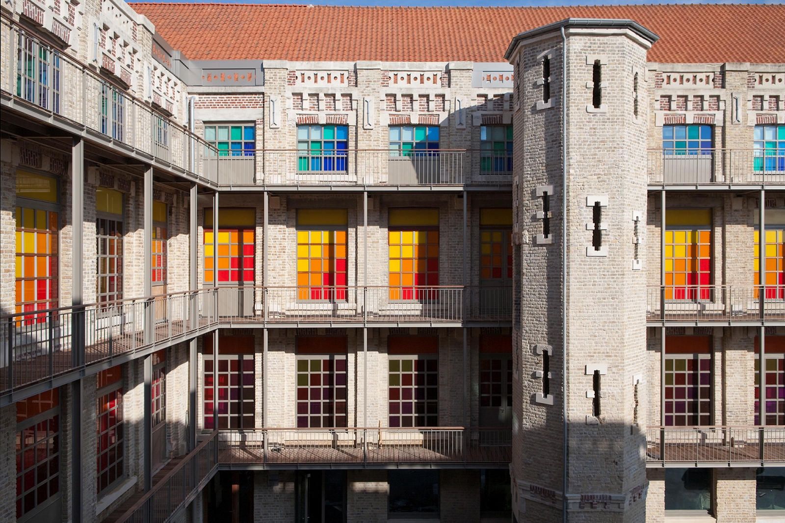 Cour intérieure de la Cité de la dentelle et de la mode, Calais (crédit photo F. Kleinefenn)
