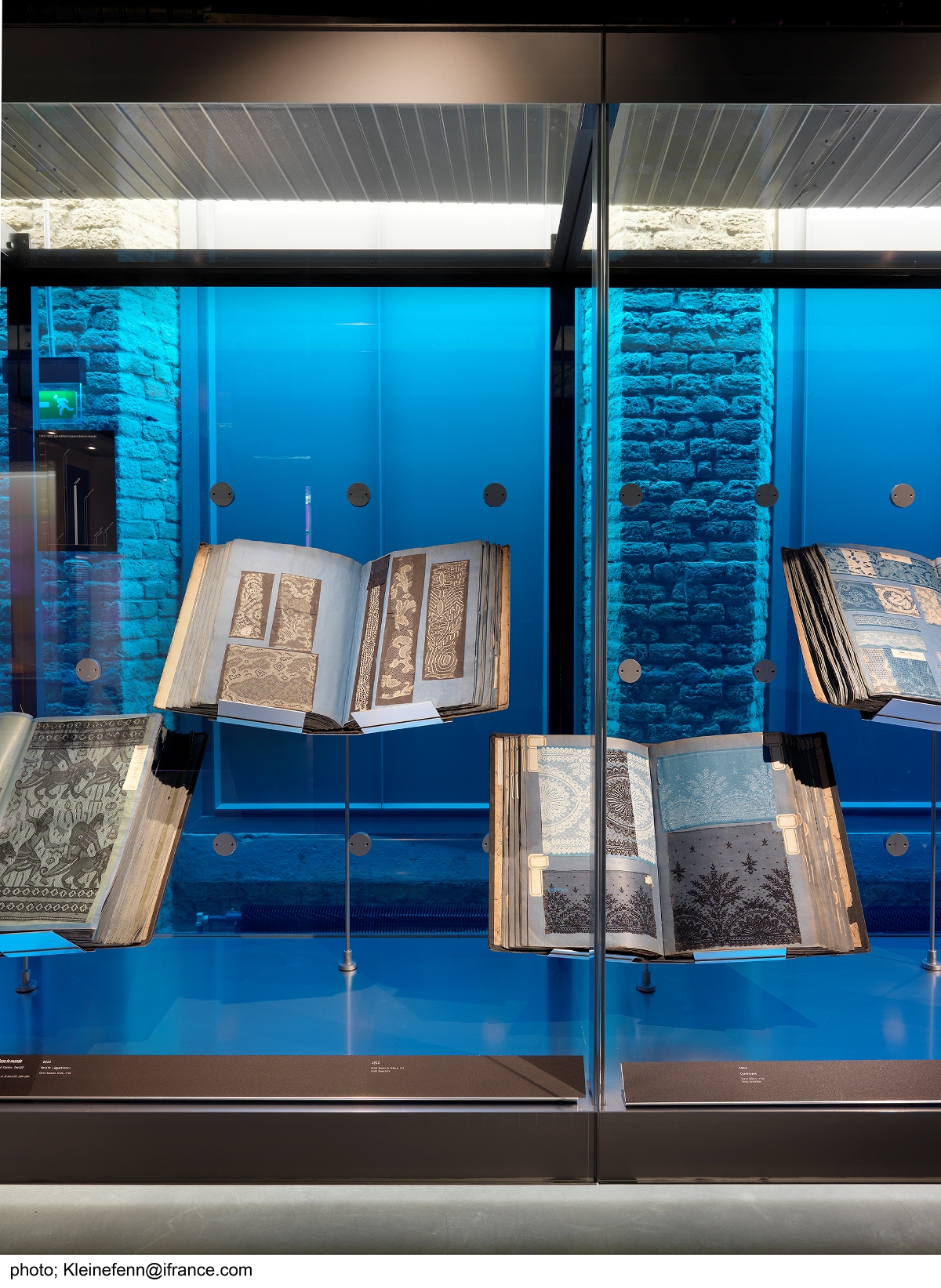 Registres de dentelle mécanique, collections Cité de la dentelle et de la mode de Calais (crédit photo F. Kleinefenn)