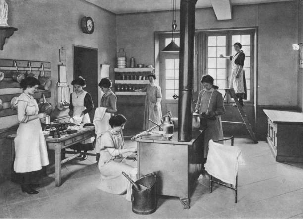 Écoles ménagères : le cours de cuisine - Le Creusot – 1912