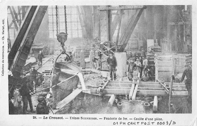 Coulée d’une pièce dans un moule. Le Creusot – 1905.